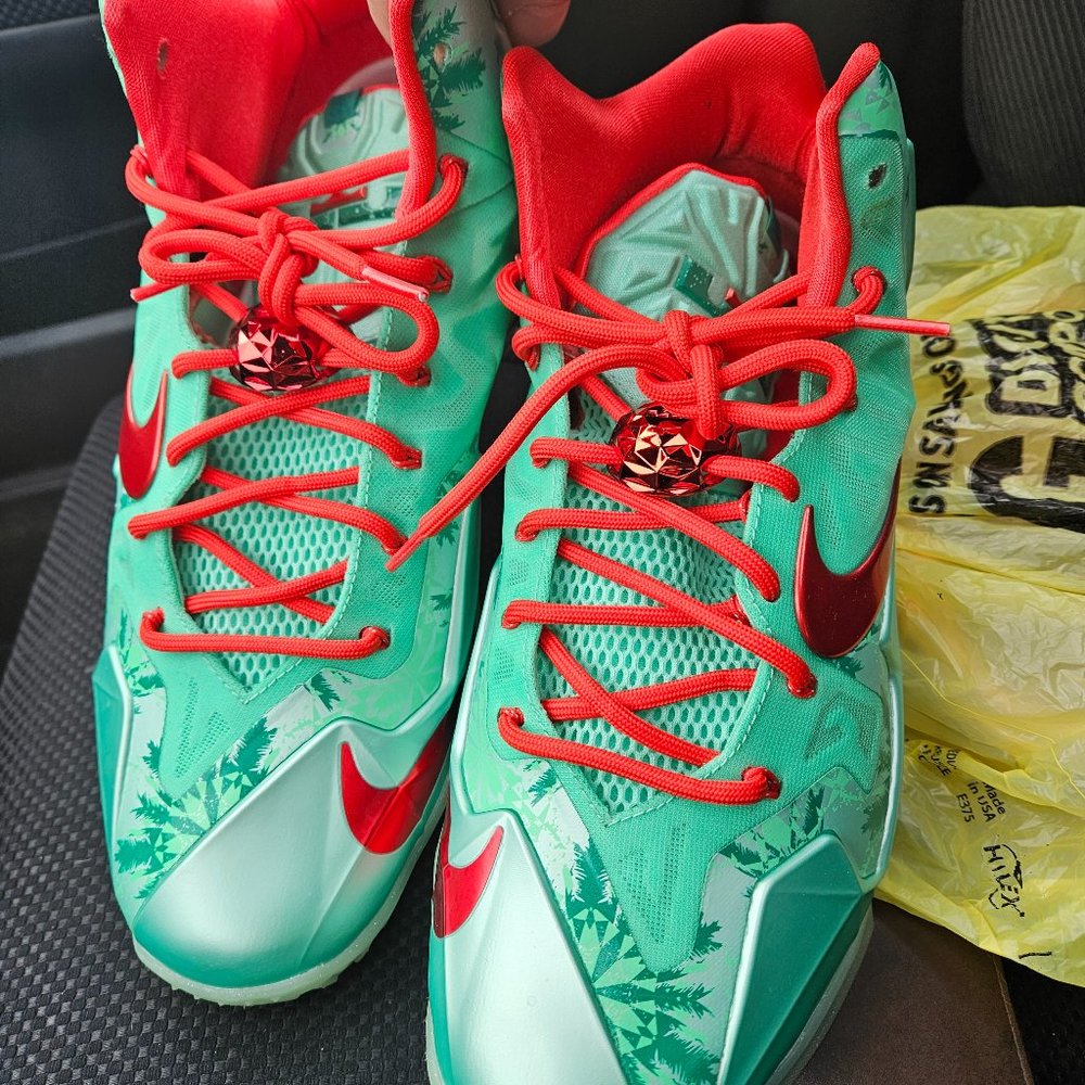 Nike Lebron 11 Christmas